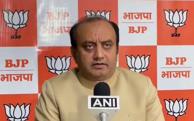 सलमान खुर्शीद के बयान से साफ हो गया है कि मल्लिकार्जुन खड़गे कांग्रेस की नज़र में मुखौटा है