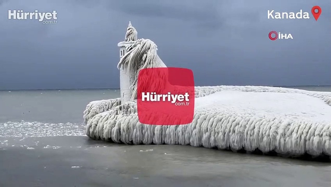 Kanada'da kar fırtınası: Deniz feneri ve iskele buz tuttu