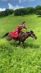 Tirer des flèches au galop