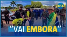 Bolsonaristas impedem remoção de barracas no QG de Brasília