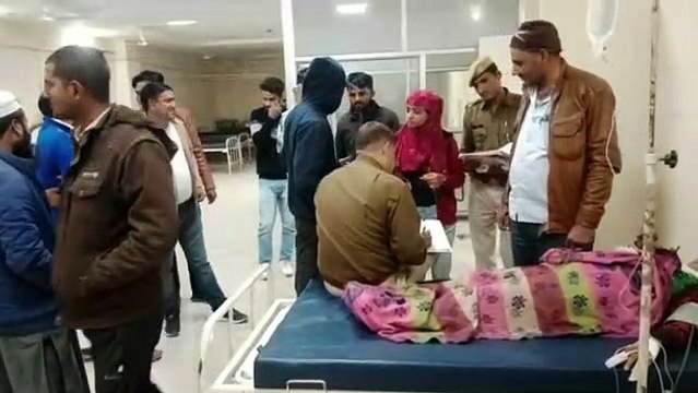 चूरू से सरदारशहर जा रही सवारियों से भरी बस पलटी, फंसी सवारियां