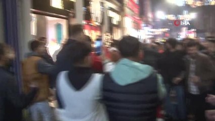 Sosyal medya fenomeni yeni yıla arbede arasında kalarak girdi