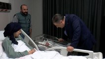 Sağlık Bakanı Fahrettin Koca yeni yılın ilk bebeklerini ve sağlık çalışanlarını ziyaret etti