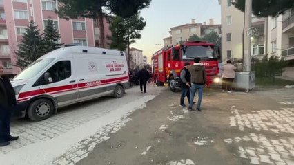 Bir evde çıkan yangında 5 kişi dumandan etkilendi