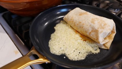 Télécharger la video: EASY MEXICAN Breakfast CHILES RELLENOS, The BEST Step By Step Recipe * Breakfast BURRITO