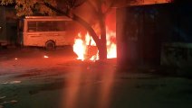Burning Car : सड़क किनारे खड़ी कार जलाई, बस बची