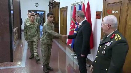 Bakan Akar ''Suriyeli kardeşlerimize'' garanti verdi