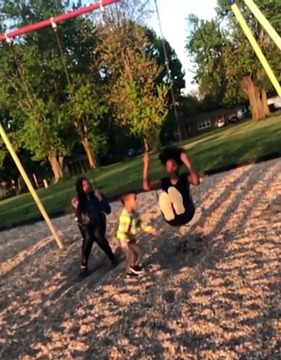 Ce moment incroyable sur une balançoire, digne des plus grands films d'action