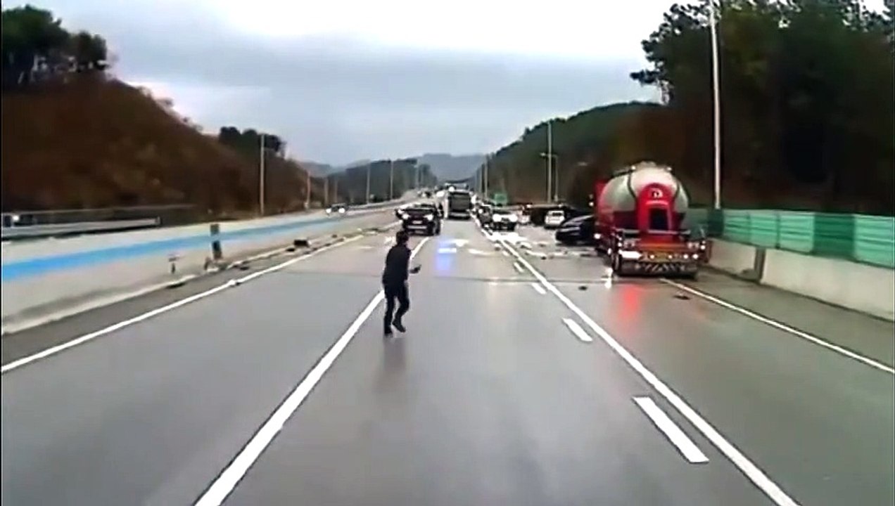 THE MOST CHAOTIC CAR CRaSH EVER