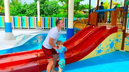 Vlad and Niki celebrate Christmas in the Maldives