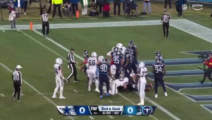 Ezekiel Elliott scores a TD in his 9th straight game