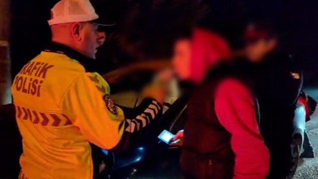 Ehliyetsiz sürücü 'Ekmek almaya gidiyordum' dedi cezadan kaçamadı