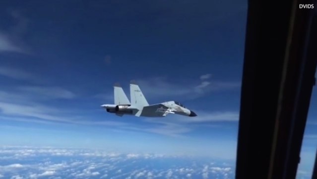 Havada tehlikeli restleşme: Savaş uçağı 6 metre yaklaştı