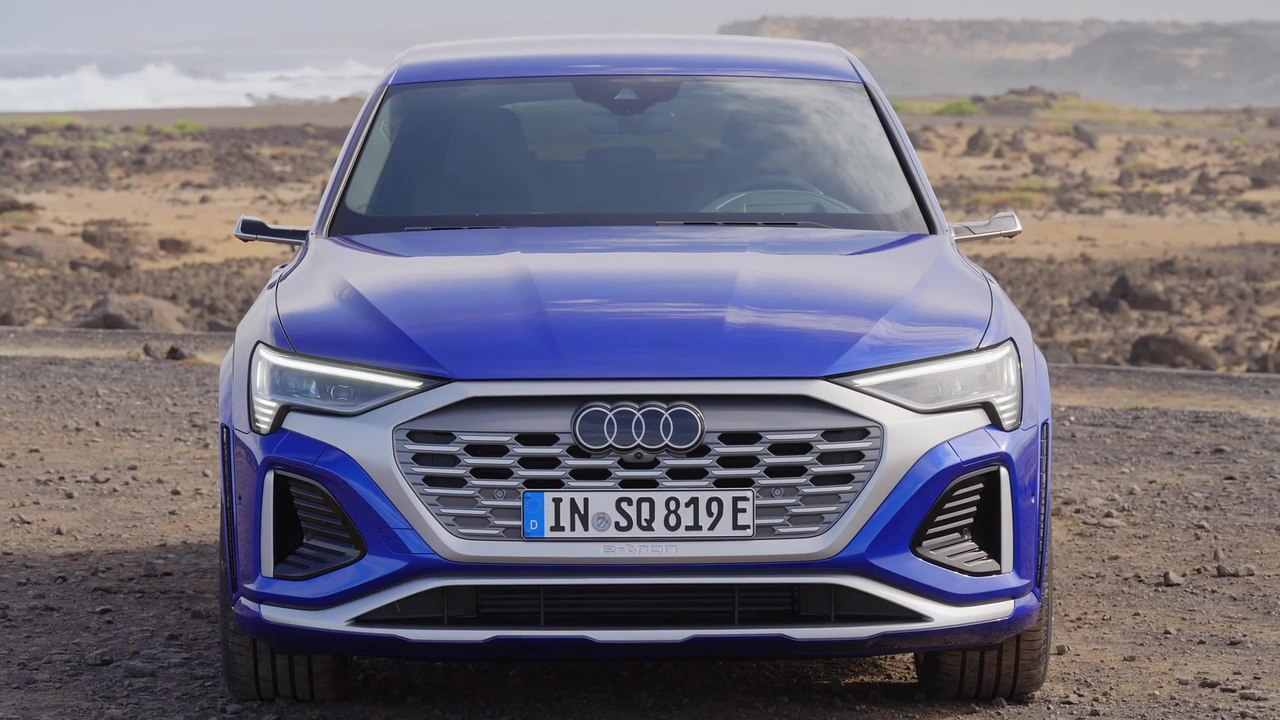 Der neue Audi Q8 e-tron - Komfortables Parken mit dem Remote Parkassistent plus