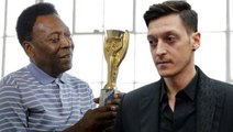 Mesut Özil'in Pele paylaşımı tepki topladı