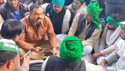 अलीगढ़: धरने पर बैठे किसानों की हुई जीत, किसानों के आगे झुका प्रशासन