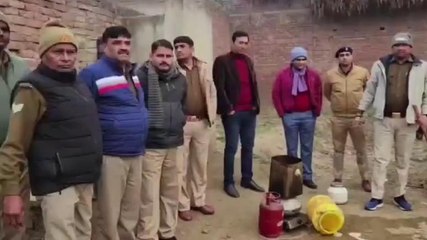 बदायूँ:आबकारी विभाग ने की छापेमारी, 600 लीटर कच्ची शराब पकड़ी