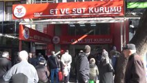 Et ve Süt Kurumu Önünde Saatlerce Bekleyen Emekli Kadından Tepki: 