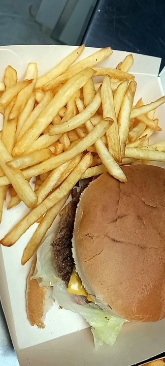 Hamburger #foodlover  #foodies #foodie #food #2022 #france #humburger #hamburgers #hamburgersteak #hamburgersauce #cheeseburger #cheeseburgers  #cheese #cheeselover (3)