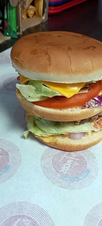 Hamburger #foodlover  #foodies #foodie #food #2022 #france #humburger #hamburgers #hamburgersteak #hamburgersauce #cheeseburger #cheeseburgers  #cheese #cheeselover (4)