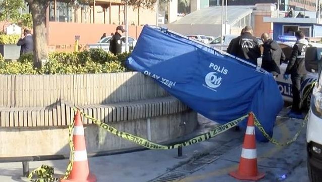 Cezaevinden yeni tahliye olan adam AVM bahçesinde oturur halde ölü bulundu