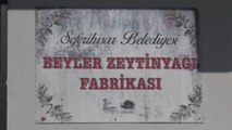 Seferihisar Belediyesi'nden İhtiyaç Sahiplerine Zeytinyağı Desteği