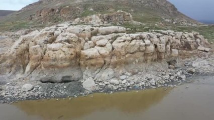 Van Gölü'nün çekilmesiyle Urartu dönemine ait tapınma alanı ortaya çıktı