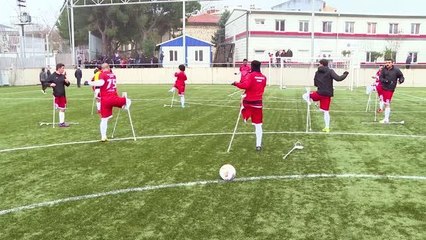 Ampute futbolcular, başarılarıyla toplumun engelli bireylere önyargılarını yıkıyor