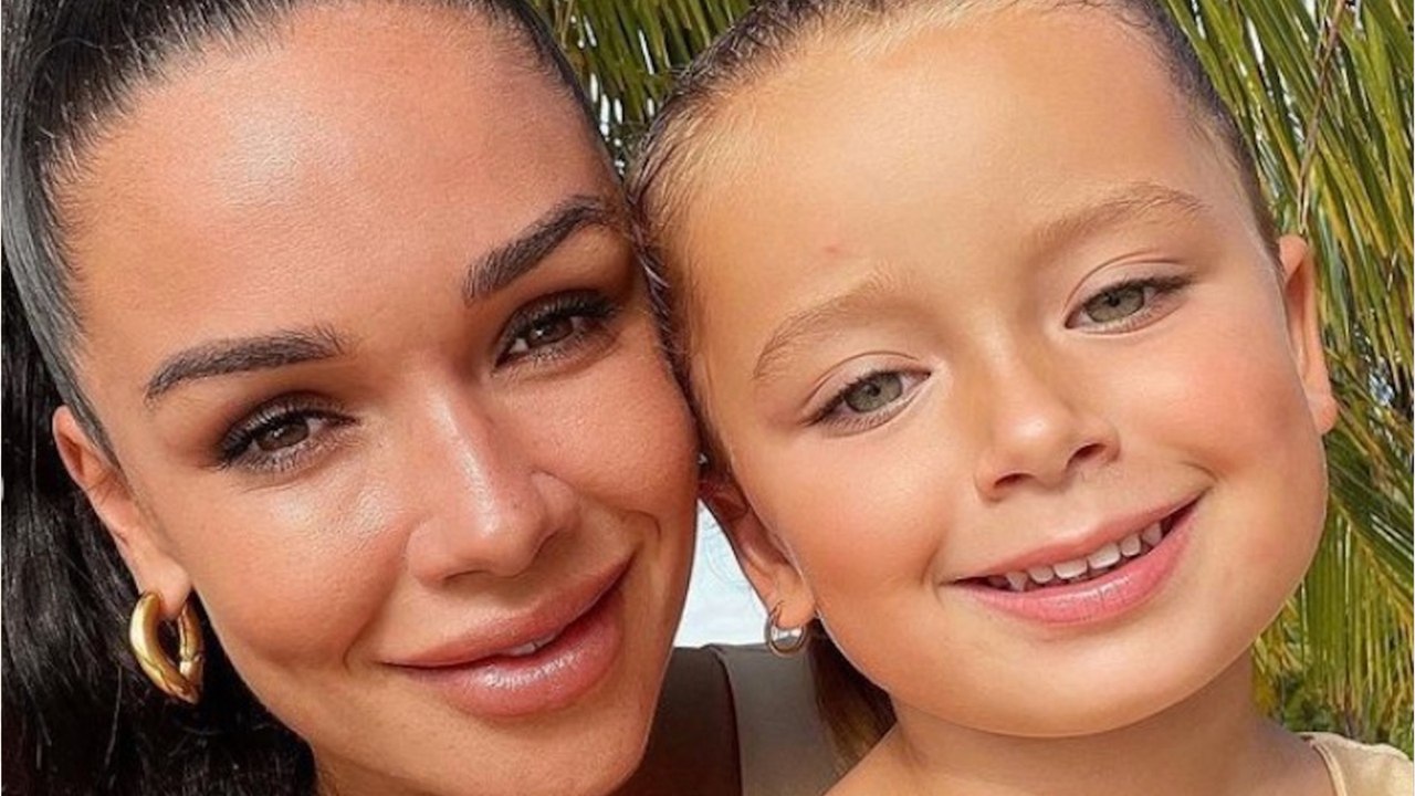 VOICI : Jazz (JLC Family) : sa fille Chelsea a perdu une dent, elle lui offre… une carte bancaire