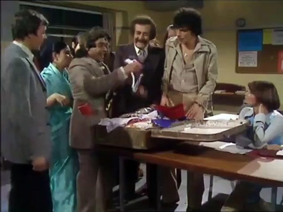 Mind Your Language - Se1 - Ep03 HD Watch HD Deutsch