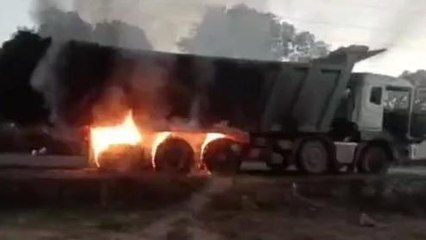 सीधी: कोयले से भरा हाईवा वाहन धू धू कर जल उठा