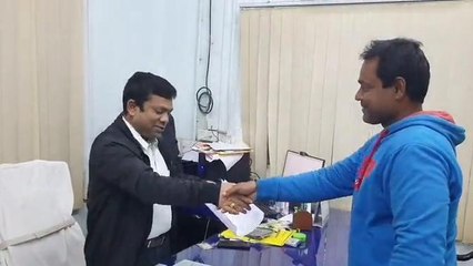 উঃদিনাজপুরঃ বিডিওর কাছে আবাসের তালিকা থেকে নাম বাদ দেওয়ার আবেদন! কেন ?