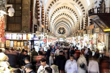Eminönü'nde yılbaşı yoğunluğu