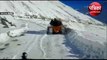 जम्मू-कश्मीर में बर्फबारी, श्रीनगर-लेह राजमार्ग से हटाई जा रही है बर्फ