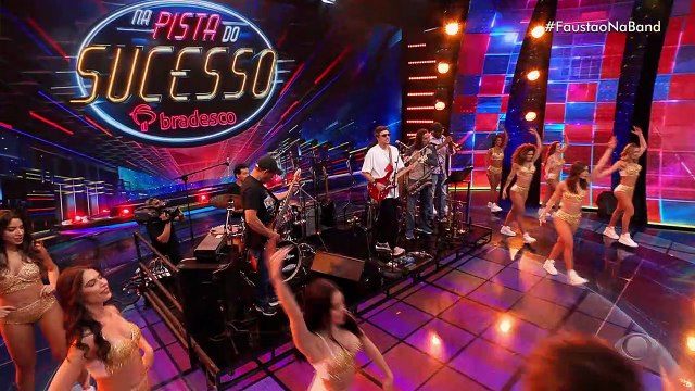 Davi Moraes faz homenagem para o pai, Moraes Moreira, e canta “Preta Pretinha” 30/12/2022 09:49:36