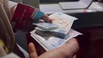 ATM'den para çekenler gözlerine inanamadı: Yırtık paraları görenler telefonlarına sarılıp kaymakamdan yardım istedi