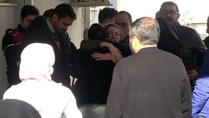 Boğaz ağrısı sebebiyle hastaneye gitti! 7 yaşındaki kız bir anda fenalaşıp öldü: Beni yavrumun yanına alın