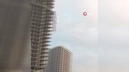 İzmir'de kule vinç devrildi: 5 ölü, 2 yaralı