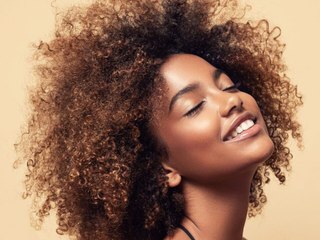 10 Stunning Winter Hair Colors That Will Make the Dark Season Feel a Bit Brighter