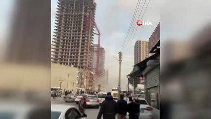 İzmir'de otel inşaatında kule vinç devrildi: 5 ölü, 2 yaralı