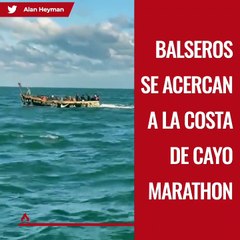 Balseros de acercan a la costa de Cayo Marathon