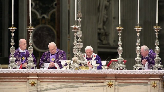 Vaticano: ‘Bento XVI permanece estável’