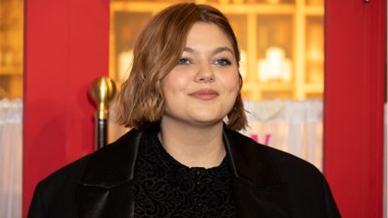 Voici - "Ne me criez pas dessus" : maltraitée par des fans, Louane pousse un coup de gueule