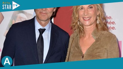 Michèle Laroque : Sa belle-fille Constance, sublime dans une mini robe satinée, réchauffe le dancefl