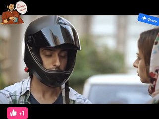 लड़की ने बीच सड़क पे लड़के को किया किस 