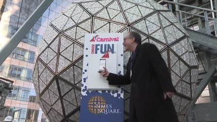 Times Meydanı'na yerleştirilen ışıklı küre, yeni yıl kutlamaları öncesi test edildi