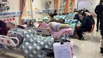 مستشفيات في الصين تكتظ بمرضى كوفيد المسنين