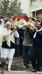 पीएम मोदी की मां हीराबेन मोदी का 100 साल की उम्र में निधन।