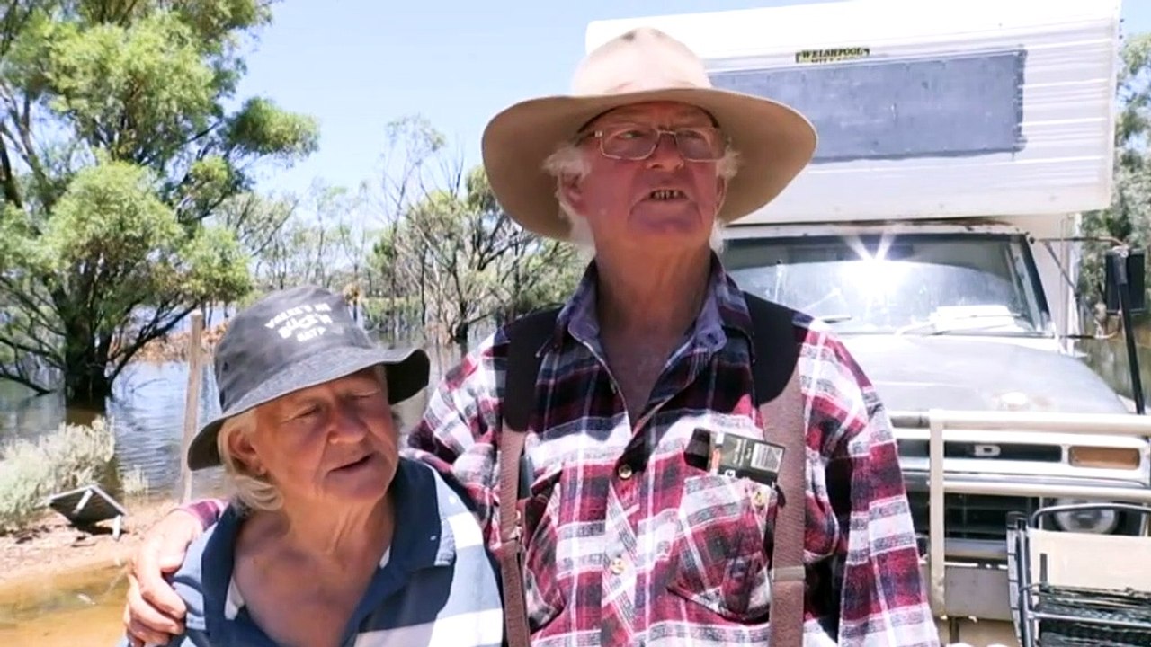 River Murray residents fight to save homes as floodwaters rise