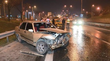 PENDİK'TE EHLİYETSİZ OTOMOBİL SÜRÜCÜSÜ TAKSİ İLE ÇARPIŞTI, 1 YARALI